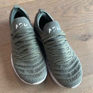 APL athletic propulsion TechLoom Wave women’s size 8